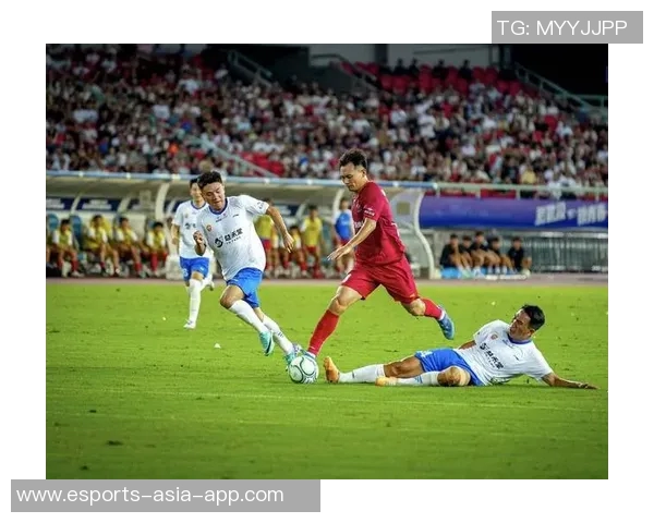 素人玩家看足球球星精彩瞬间 发现足球魅力与球场背后的故事